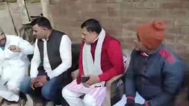 चरपोखरी: मदरहां में आगिआंव विधायक महेश पासवान ने मृतक के परिजनों से की मुलाकात