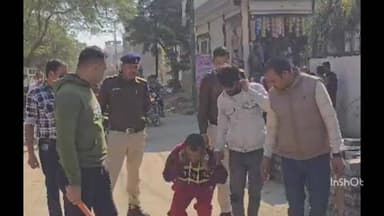 इंदौर: द्वारकापुरी में युवक पर चाकू से हमला, 2 बदमाश गिरफ्तार, जुलूस निकाला, बदमाशों ने कान पकड़कर लगाए उठक-बैठक