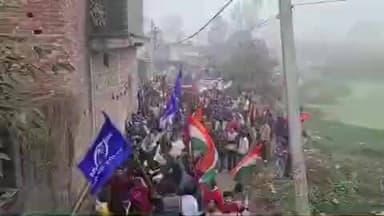 भगवानपुर: मोहितपुर गांव में भव्य शोभायात्रा निकालकर मंदिर में स्थापित की गई मूर्तियां, भारी पुलिस बल रहा तैनात