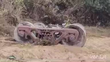 सोनो: सिमुलतला रेल हादसा मामले में ग्राउंड जीरो पर डटे रेलवे के टॉप ऑफिसर, पुल से हटाए गए डिब्बे; पटरी सुधारने का काम जारी