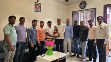 नंदुरबार: प्रभाग क्रमांक १९ चे नवनियुक्त नगरसेवक मराठी पत्रकार संघाचे जिल्हाध्यक्ष हिरालाल चौधरी यांचा निवासस्थानी भव्य सत्कार..