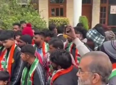 ਹੁਸ਼ਿਆਰਪੁਰ: ਸਿਟੀ ਹੁਸ਼ਿਆਰਪੁਰ ਵਿੱਚ ਸਾਬਕਾ ਕੌਂਸਲਰ ਕਾਂਗਰਸ ਪਾਰਟੀ ਵਿੱਚ ਹੋਈ ਸ਼ਾਮਿਲ, ਸਾਬਕਾ ਮੰਤਰੀ ਨੇ ਕੀਤਾ ਸਵਾਗਤ