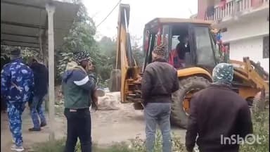 परसा: कोहरा मठिया में सरकारी भूमि से अतिक्रमण हटाया गया, शेड किया गया ध्वस्त