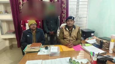 गुरुआ: गुरुआ पुलिस की ताबड़तोड़ कार्रवाई, बाइक लूट कांड के दो फरार अभियुक्त देशी कट्टे के साथ गिरफ्तार