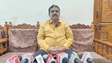 जालना: प्रभाग क्रमांक ९ मधून महावीर ढक्का यांचा उमेदवारी अर्ज दाखल
विकासाच्या मुद्द्यांवर निवडणूक लढवणार – ढक्का..