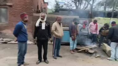 बेगूसराय: बेगूसराय में पब्लिक ऐप की खबर का असर, कड़ाके की ठंड पर खबर दिखाने के बाद चौक-चौराहों पर अलाव की व्यवस्था