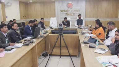 सिंगरौली: कलेक्टर की अध्यक्षता में बैठक, बुजुर्गों के लिए आयुष्मान कार्ड बनाने के निर्देश