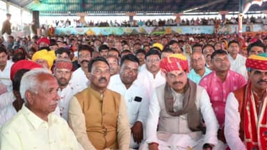 सांवेर: मुख्यमंत्री सांवेर के चित्तोड़ा में भागवत कथा में हुए शामिल