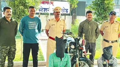 उमरखेड: शहरात बुलेट वरून तलवार मिरविणारे दोन तरुण जेरबंद, डीबी पथकाची कारवाई