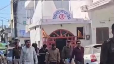 छिंदवाड़ा नगर: छिंदवाड़ा में रंगदारी करने वालों का जुलूस निकाला गया, बीच सड़क लगवाई उठक-बैठक