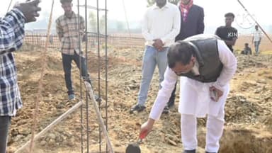 সৰুপথাৰ: ৰতনপুৰ শেনচোৱাত নতুনকৈ নিৰ্মাণ কৰিবলৈ লোৱা আদৰ্শ অংগনবাড়ী কেন্দ্ৰৰ নিৰ্মাণ কাৰ্য্যৰ সুভাৰম্ভনি বিধায়ক বিশ্বজিত ফুকনৰ