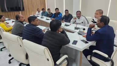 তিনিচুকীয়া: ভোটাৰ তালিকাৰ শুদ্ধতা নিশ্চিত কৰিবলৈ মণ্ডলৰ দলীয় কাৰ্যকৰ্তাসকলৰ সৈতে গুৰুত্বপূৰ্ণ সভাত অংশ লয় বিধায়ক সঞ্জয় কিষানে