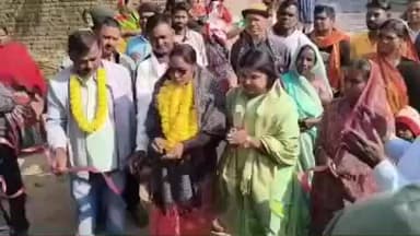 बरकागाँव: जिला परिषद सदस्य ने नारियल फोड़कर पीसीसी पथ का किया शिलान्यास