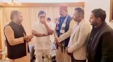 चास: बोकारो पहुंचे भारत सरकार के इस्पात राज्य मंत्री से भाजपा प्रदेश समिति सदस्य कुमार अमित ने की मुलाकात