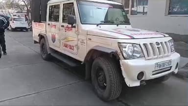 ਫ਼ਿਰੋਜ਼ਪੁਰ: ਬੇਦੀ ਗਦਾਮ ਦੇ ਬੈਕ ਸਾਈਡ ਤੇ ਪੁਲਿਸ ਵੱਲੋਂ ਛਾਪੇਮਾਰੀ ਦੌਰਾਨ ਦੱਸ ਬੋਤਲਾਂ ਨਜਾਇਜ਼ ਸ਼ਰਾਬ ਸਮੇਤ ਦੋ ਆਰੋਪੀ ਕੀਤੇ ਕਾਬੂ।