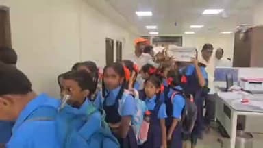 पालघर: शिक्षणाधिकारी दालनात कांद्रेभुरे जिल्हा परिषद शाळेतील विद्यार्थी, पालकांचे ठिय्या आंदोलन