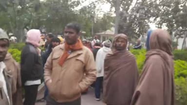 औरंगाबाद: ओबरा के डिहरा पंचायत के सोन दियारा स्थित नौनेर, लबदाना एवं अधौरा के ग्रामीण अपनी समस्या को लेकर पहुंचे डीएम कार्यालय