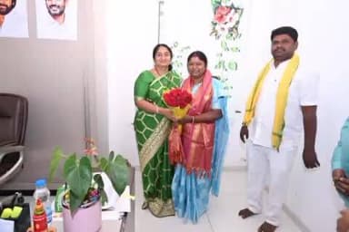 తాడేపల్లి లో మంత్రి సవితను మర్యాదపూర్వకంగా కలిసిన కర్నూలు టీడీపీ అధ్యక్షురాలు