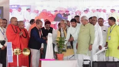 ಯಾದಗಿರಿ: ನಗರದಲ್ಲಿ ಹಮ್ಮಿಕೊಂಡಿರುವ ಮೂರು ದಿನಗಳ ವೈಜ್ಞಾನಿಕ ಸಮ್ಮೇಳನಕ್ಕೆ ಸಚಿವ ಸತೀಶ ಜಾರಕಿಹೊಳಿ ಶರಣಬಸಪ್ಪ ಗೌಡ ದರ್ಶನಾಪುರ ಚಾಲನೆ