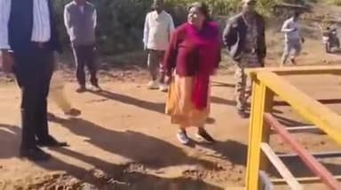 करकेली: कमिश्नर शहडोल संभाग ने जनपद पंचायत करकेली के ग्राम पठारी में विकास कार्यों का किया निरीक्षण