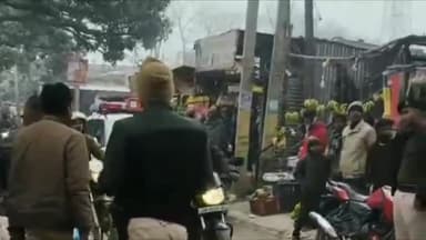 गायघाट: गायघाट प्रखंड मुख्यालय जाने वाली सड़क पर पुलिस की बड़ी कार्रवाई, अवैध बाइकों का कटा चालान