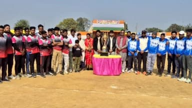 कर्माटांड /विद्यासागर: करमा टांड़ प्रखंड के मकाती कोठी ग्राउंड में क्रिकेट टूर्नामेंट सीजन 1 आयोजित, आठ टीमों ने भाग लिया