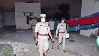 ಕೊಳ್ಳೇಗಾಲ: ಚೆನ್ನಿಪುರ ದೊಡ್ಡಿ ಗ್ರಾಮದಲ್ಲಿ ವ್ಯಕ್ತಿಯ ಭೀಕರ ಹತ್ಯೆ ಘಟನೆ ಬೆನ್ನಲ್ಲೆ ಸ್ಥಳಕ್ಕೆ ಎಸ್ ಪಿ ಭೇಟಿ ಪರಿಶೀಲನೆ