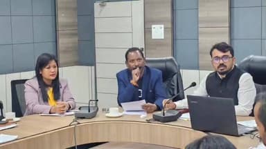 তিনিচুকীয়া: জিলা আয়ুক্তৰ কাৰ্যালয়ত
সমজিলা ভূমি পৰামৰ্শ সমিতিৰ বৈঠক অনুষ্ঠিত