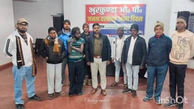 रामगढ़: भुरकुंडा बाजार में घायल विक्षिप्त लड़के को स्थानीय लोगों ने अस्पताल में भर्ती कराया