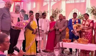 कुरडेग: सिमडेगा विधायक के रिश्तेदार के कुरडेग डुमरडीह गांव में विवाह, वित्त मंत्री समेत कई विधायक हुए शामिल