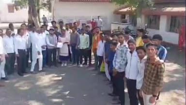 वैजापूर: बांगलादेशातील हिंदूंवर सुरू अत्याचारावर केंद्र सरकारने ठोस पावले उचलावी,तहसीलदारांना निवेदन