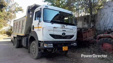 परसिया: नायाब तहसीलदार ने रेत से भरा डंपर पकड़ा, रायल्टी पेपर नहीं थे और डंपर ओवरलोड था