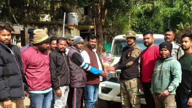 चक्रधरपुर: टोकलो थाना में नए थाना प्रभारी अंकित कुमार से गोपीनाथपुर पंचायत के मुखिया ने की मुलाकात