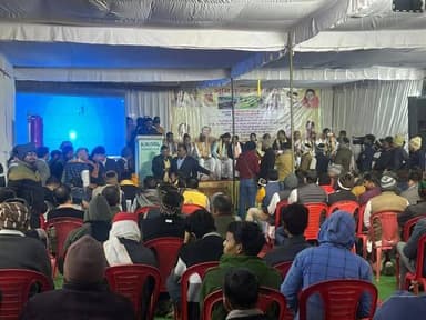 सदर बाजार भूमि पूजन बना ‘सिर्फ मंचीय कार्यक्रम’, 200 लोग भी नहीं जुटा पाई नगर निगम
मुरैना सदर बाजार में आयोजित भूमि पूज...