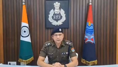 🚨रुद्रपुर में दिनदहाड़े फायरिंग करने वाले आरोपी को पुलिस ने धर दबोचा
रुद्रपुर में जमीनी विवाद के चलते फायरिंग करने वाल...