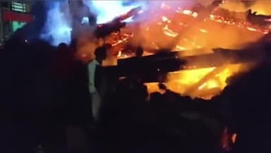 मोरी: मोरी के सट्टा गांव में दो आवासीय भवन भीषण आग में जल गए