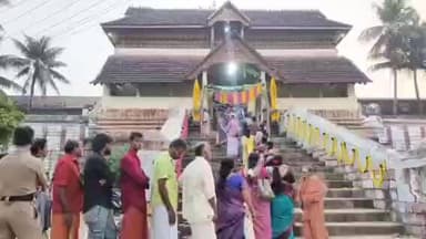 திருவட்டாறு: திருவட்டார் ஆதிகேசவப் பெருமாள் கோவிலில் சொர்க்கவாசல் திறப்பு .குமரி, கேரளா பக்தர்கள் பங்கேற்பு.