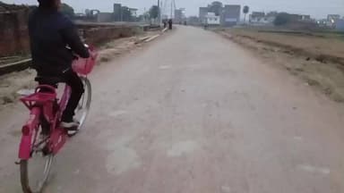 यहां पर फेंका गया था e रिक्शा chori kar k agar ap sabhi log me se koi 1 bhi hamari madat karega to kafi है no.9369247461