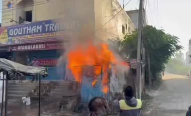 తూప్రాన్: తూప్రాన్ లో చెప్పుల దుకాణం దగ్ధం లక్ష మేరకు ఆస్తి నష్టం