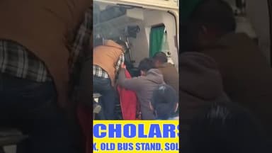 शूलिनी विश्वविद्यालय के समीप पुल से नीचे गिरी कार चार लोग घायल #car #accident #4 #injured #solan