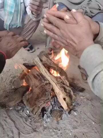 तरियानी चौक: ठंड से बचाव के लिए ज़िले में अलाव की व्यवस्था की जा रही है: DM