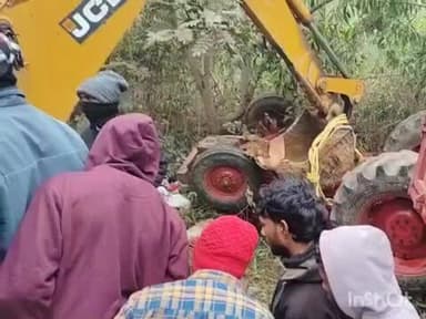 घाटशिला: घाटशिला थाना क्षेत्र के काशीदा पंचायत में ट्रैक्टर पलटने से एक नाबालिग की मौत