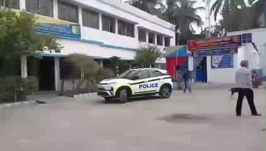 নবদ্বীপ: জুয়ার মামলায় গ্রেফতারি পরোয়ানা থাকা দুই অভিযুক্তকে কানাইনগর এলাকা থেকে গ্রেফতার করে আদালতে পেশ করল পুলিশ