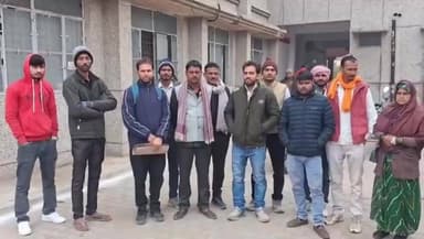 कालपी: कालपी तहसील के कीरतपुर गांव में लंगरपुर एरिया के वोटरों के शिफ्ट होने पर ग्रामीणों ने जताई आपत्ति, एसडीएम से की शिकायत