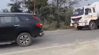 सिधौली: रामपुर कला में आत्महत्या करने वाले BLO के परिवार से कांग्रेस प्रदेश अध्यक्ष अजय राय ने की मुलाकात, BJP पर किया हमला