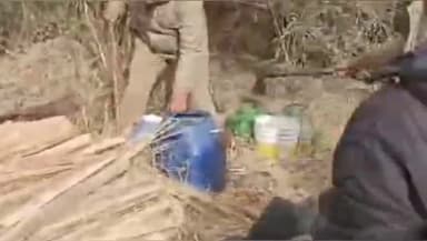 राजगढ़ी: पुरोला पुलिस ने बर्नीगाड बिजोरी गांव के रास्ते 10 लीटर अवैध कच्ची शराब के साथ नेपाली मूल के व्यक्ति को किया गिरफ्तार