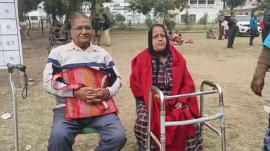 কৃষ্ণনগর ১: উদাসীন প্রশাসন! SIR হিয়ারিং ক্যাম্পে চরম অব্যবস্থা;বসার জায়গার অভাবে চেয়ার ভাড়া করে বসতে বাধ্য হলেন বৃদ্ধ-বৃদ্ধা