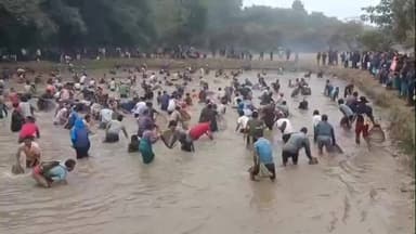 বালিজানা: বৰজুলিত পল দি মাছ মৰা ব্যাতিক্ৰমী প্ৰতিযোগিতা অনুষ্ঠিত হয়, ৩ শতাধিক প্ৰতিযোগীৰ অংশগ্ৰহণ