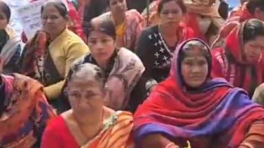 कोडरमा: कोडरमा में अपहरण के मामलों को लेकर उबाल, पुलिस के खिलाफ सड़क पर उतरे लोग