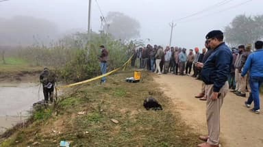 जालौन: खर्रा गांव में सड़क के किनारे पानी में मिला 42 वर्षीय व्यक्ति का शव, पुलिस जांच में जुटी